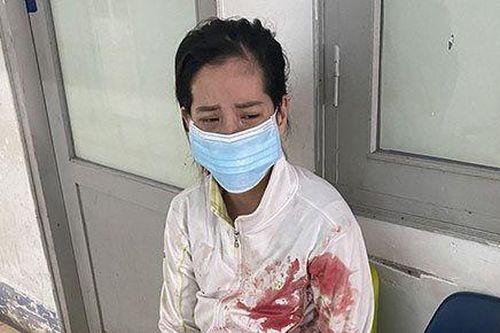 Đâm chết 'chồng hờ' trong khu phong tỏa
