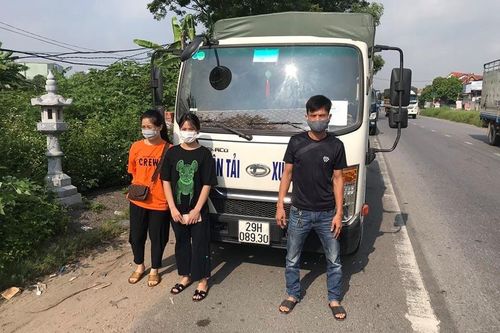 Hai cô gái thuê lái xe 3 triệu đưa từ Hà Nội về Vĩnh Phúc