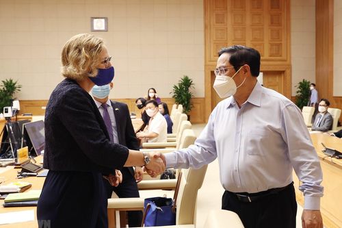 Thủ tướng làm việc với đại diện các doanh nghiệp Hoa Kỳ tại Việt Nam