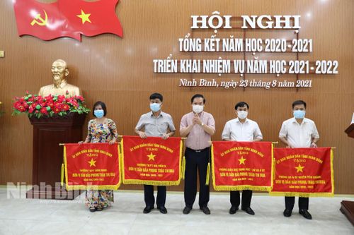Thực hiện mục tiêu kép 'vừa dạy và học, vừa phòng, chống dịch COVID-19'