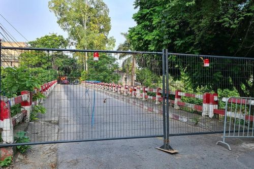Hà Nội yêu cầu người dân không di chuyển qua các cầu có chốt cứng rào chắn