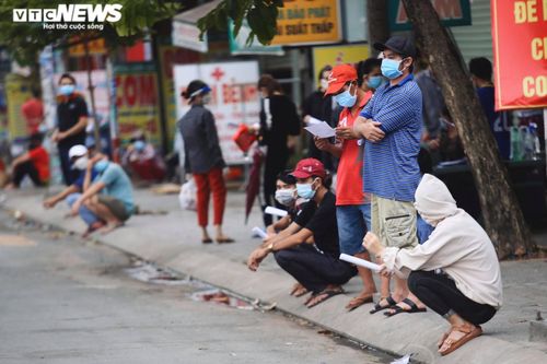 Bình Dương tạm ngưng cấp giấy thông hành mới cho người dân