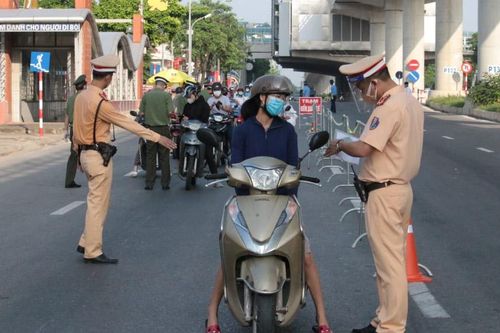 Hà Nội: 39 chốt mới hoạt động, kiểm soát chặt kết hợp tuyên truyền lộ trình cấp giấy đi đường mới