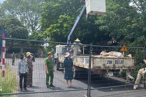 Hà Nội: Thiết lập thêm 30 chốt cứng bao quanh thành phố, người dân 'nội bất xuất, ngoại bất nhập'