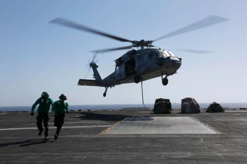 Hải quân Mỹ: 5 người trên trực thăng MH-60S lao xuống biển đã tử nạn