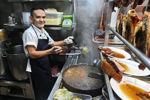 Quán mì nổi tiếng Hawker Chan bất ngờ mất sao Michelin