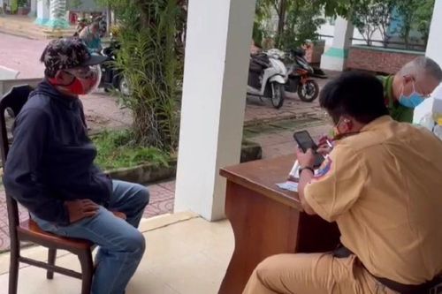 Dùng giấy tờ quân đội giả để đưa người từ Đồng Nai về TP.HCM