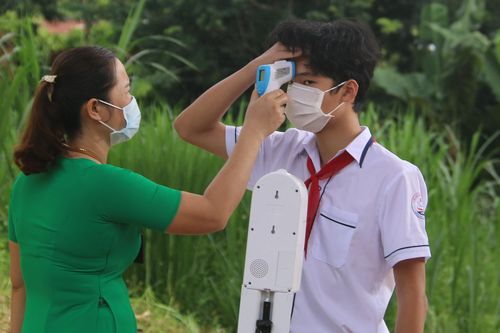 Nữ sinh mắc Covid-19 dự khai giảng, cả huyện nghỉ học