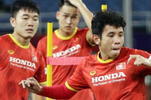 Bóng đá Việt Nam hôm nay: Tiến Dũng, Minh Vương phải tập riêng