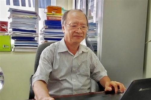 Người nhiều duyên nợ với... virus