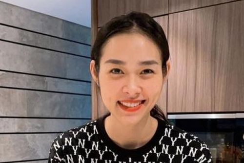 Sao Việt trổ tài làm bánh, trồng cây những ngày giãn cách