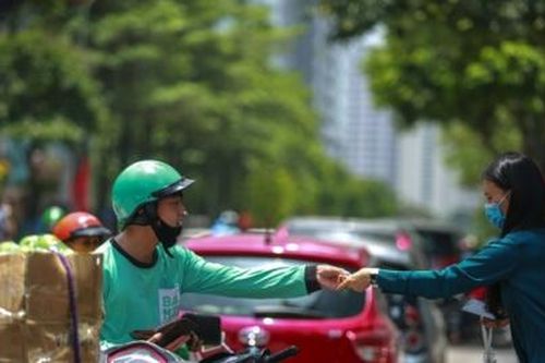 Hà Nội cho phép shipper được hoạt động trở lại từ 9h đến 20h hàng ngày