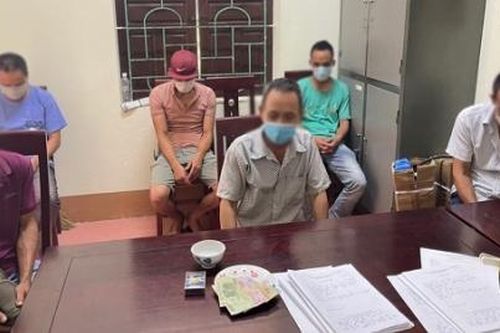 Nghệ An: Củng cố hồ sơ xử lí nhóm đối tượng đánh bạc trong mùa dịch