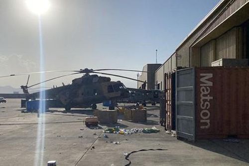 Lộ hình ảnh lính Mỹ đập phá căn cứ quân sự và các thiết bị trước khi rời Afghanistan
