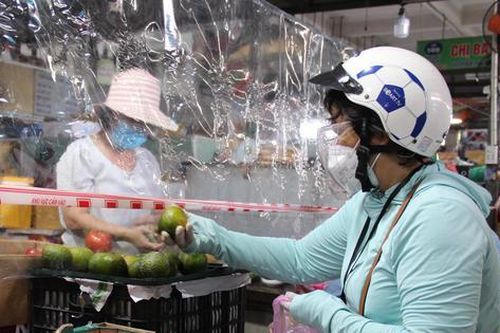 Đi chợ ở Đà Nẵng sau ngày 'ai ở đâu ở yên đó'?