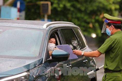 Doanh nghiệp ở Hà Nội 'đau đầu' với thủ tục xin cấp giấy đi đường