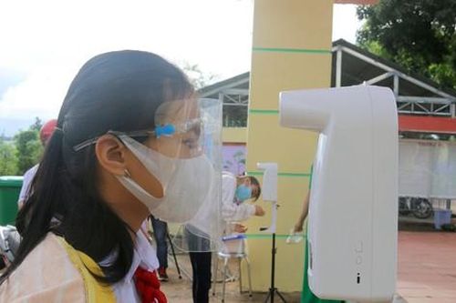 Nữ sinh mắc COVID-19, học sinh một huyện dừng đến trường ngay sau khai giảng