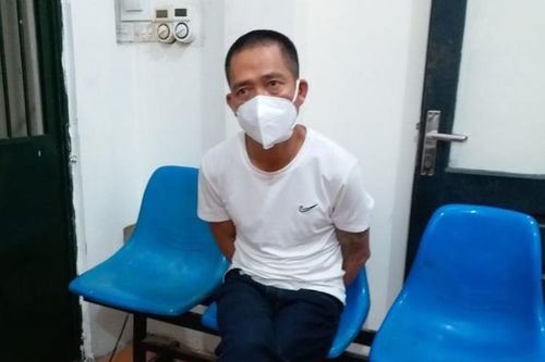 Cảnh sát giao thông phát hiện người đàn ông tàng trữ súng