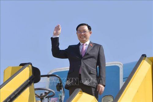 Chủ tịch Quốc hội Vương Đình Huệ đến Cộng hòa Áo tham dự Hội nghị WCSP5
