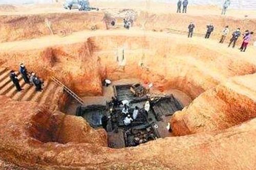 Vào đêm giao thừa, mộ cổ bất ngờ lộ ra, trong quan tài chỉ còn nửa chiếc đầu lâu: Chuyên gia vẫn vui mừng khôn xiết - Vì sao?