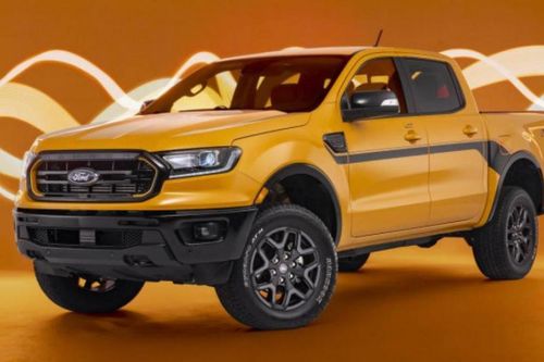 Cận cảnh Ford Ranger phiên bản màu cam lạ mắt