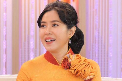 MC Quỳnh Hoa tâm sự về tuổi thơ nhiều nước mắt: 'Tôi bị người ta gọi là con đần, đau lắm!'