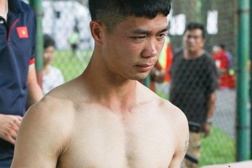 Công Phượng khoe cơ bắp cuồn cuộn như Ronaldo, fans kêu mau trở lại tuyển Việt Nam