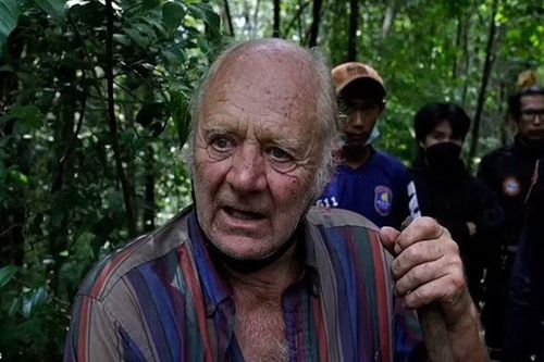 Mắc kẹt trong rừng không ăn suốt 3 ngày, người đàn ông sống sót bằng nước mưa