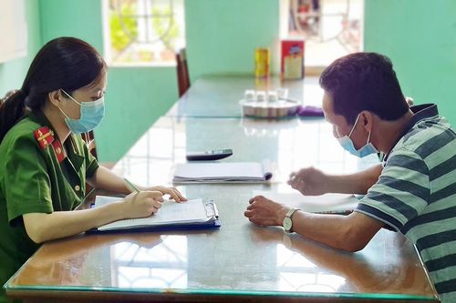 Pleiku: Phạt 6 triệu đồng 2 trường hợp không đeo khẩu trang nơi công cộng, chụp hình đăng Facebook
