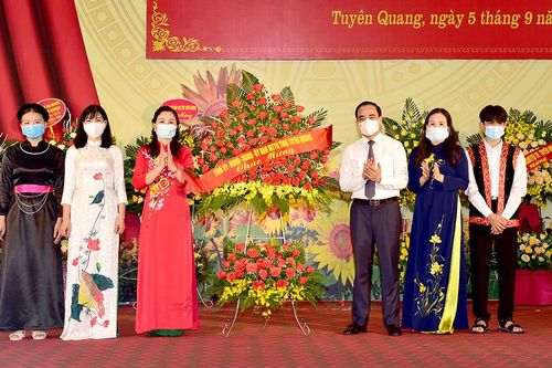 Đồng chí Bí thư Tỉnh ủy Chẩu Văn Lâm dự khai giảng tại trường Phổ thông Dân tộc nội trú THPT tỉnh