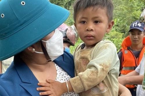 Đã tìm thấy cháu bé 3 tuổi bị mất tích trong lô cao su