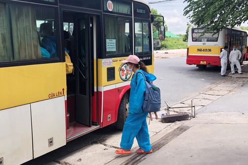 Bắc Giang đón 618 người ở TP.HCM, Đồng Nai, Bình Dương về quê bằng máy bay