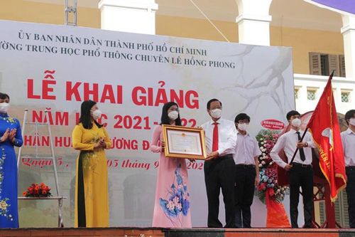 Lễ khai giảng đặc biệt ở thành phố Hồ Chí Minh: Dành một phút mặc niệm, chia sẻ tổn thất trong đại dịch Covid-19