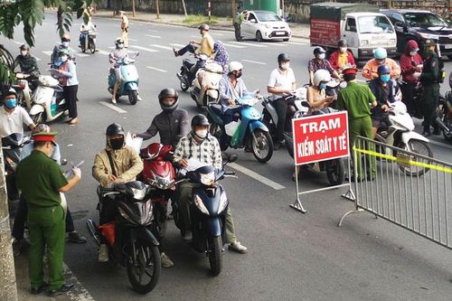 Công an thành phố Hà Nội phát hiện, xử lý 72 trường hợp không có giấy đi đường