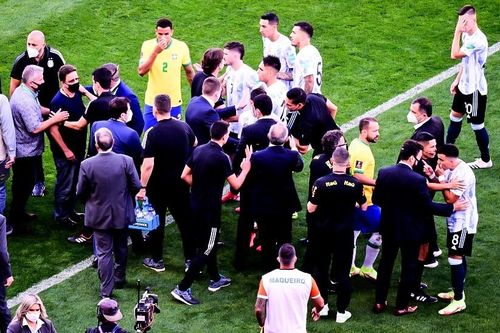 Cảnh hỗn loạn ở trận đấu bị hoãn giữa Brazil và Argentina