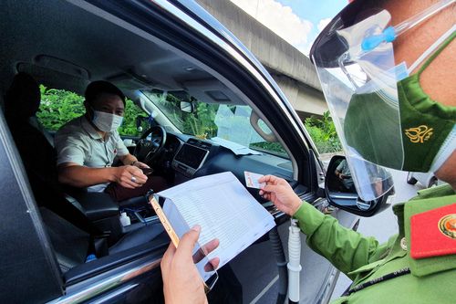Công an Hà Nội kiểm soát giấy đi đường mới từ ngày 8/9