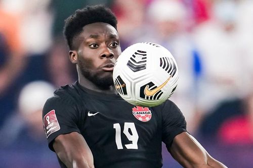 Alphonso Davies tỏa sáng sau pha bứt tốc