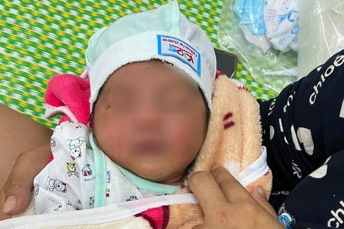 Bé trai sơ sinh bị bỏ rơi kèm lá thư