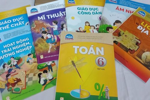 Hàng nghìn đơn sách giáo khoa chưa được giao cho học sinh Đà Nẵng