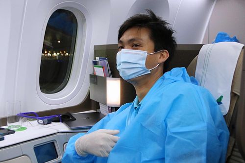 Vì sao HLV Park nhường chỗ ở khoang thương gia cho học trò?