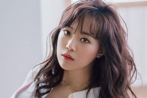 Nữ ca sĩ Heo Youngji mắc Covid-19