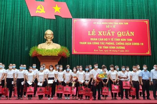 Đoàn cán bộ y tế tỉnh Kon Tum hỗ trợ chống dịch tại Bình Dương
