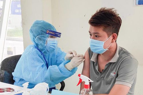 Gần 30% người từ 18 tuổi trở lên đã tiêm vaccine Covid-19