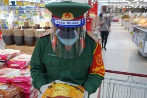 Thủ tướng đề nghị Bộ Công an xử lý nghiêm hành vi 'bom hàng' đi chợ hộ