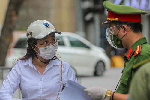 Lại gặp khó vì giấy đi đường