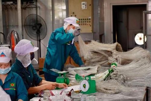 Mặt hàng thiết yếu nào được Hà Nội cấp giấy đi đường?