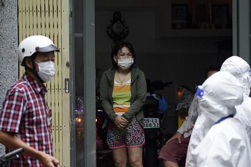 TPHCM: Y tế phường xã quá tải F0 điều trị tại nhà