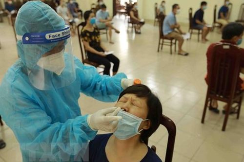 Hà Nội chính thức niêm yết danh bạ đường dây nóng COVID-19