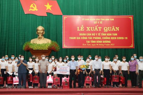 30 bác sỹ, điều dưỡng Kon Tum lên đường hỗ trợ Bình Dương
