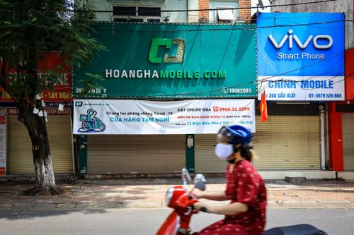 Hàng loạt chuỗi bán lẻ di động 'lao đao' vì giãn cách xã hội
